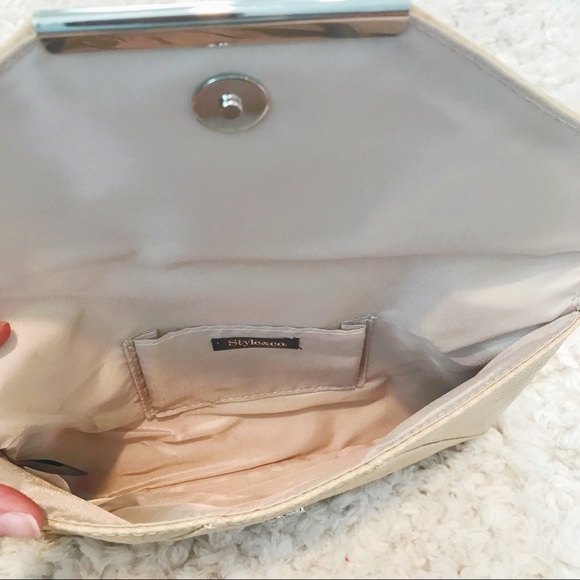 Tan snakeskin clutch - Picture 3 of 3